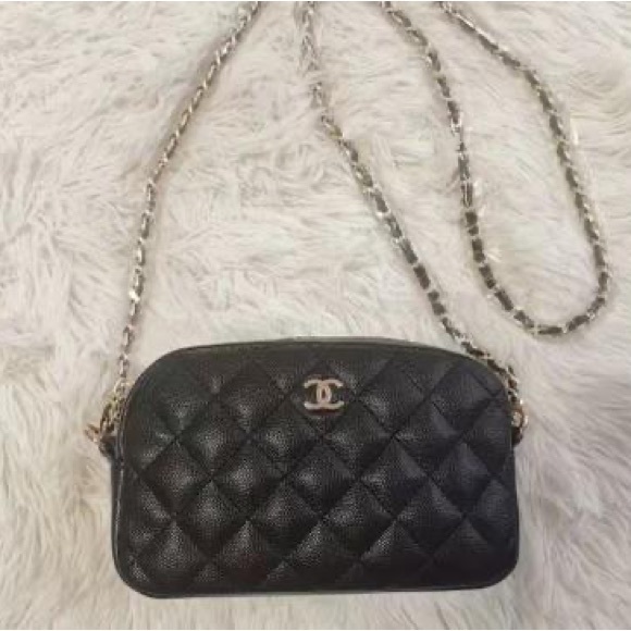 Chanel makeup bag - Picture 1 of 6
